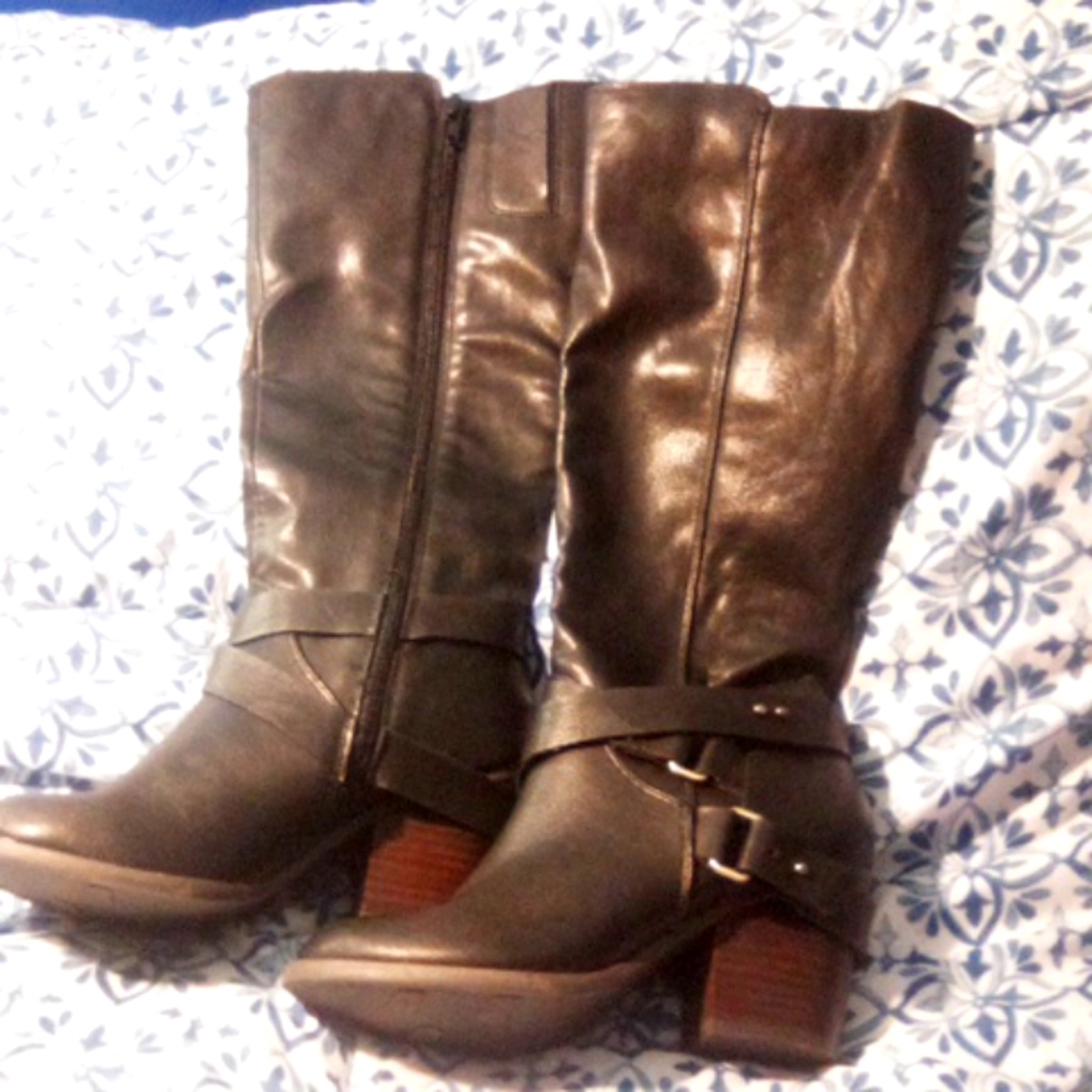 Fergie leader black boots